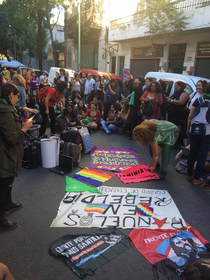 DAWNfeminist's tweet photo. Resistencia, comunidad y celebración. La Gran Asamblea Feminista frente al Libre Comercio. Fotos del Espacio de Economía Feminista en la @Econ_Critica / Great Women Assemby against Free Trade! @fueraomc2017 #NoALaOMC #FueraOMC #DAWNfeminist #OutWTO https://t.co/58cVXClzk5