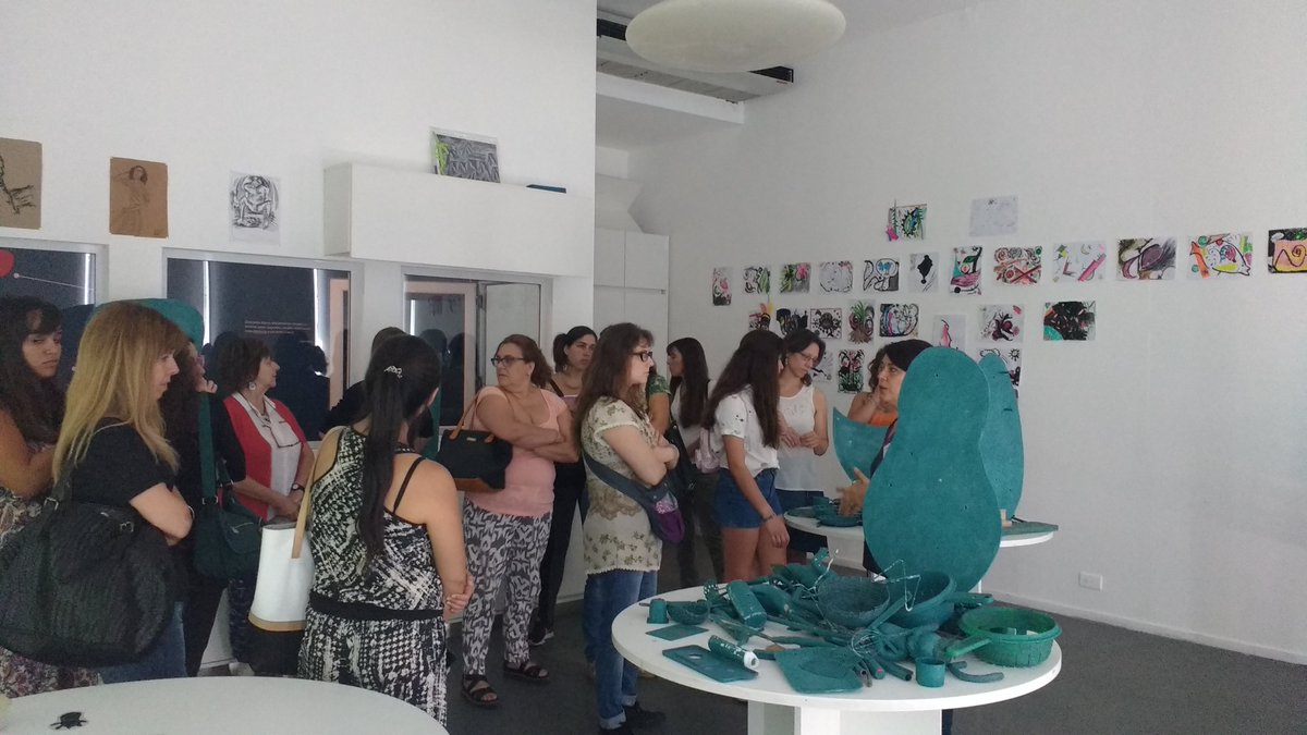 NCatalanoDupuy's tweet photo. Miro: la experiencia de mirar. @emaestrosBA junto al MNBA acercando el arte a las escuelas. #charlasabiertas2017 https://t.co/NSt464kmE2