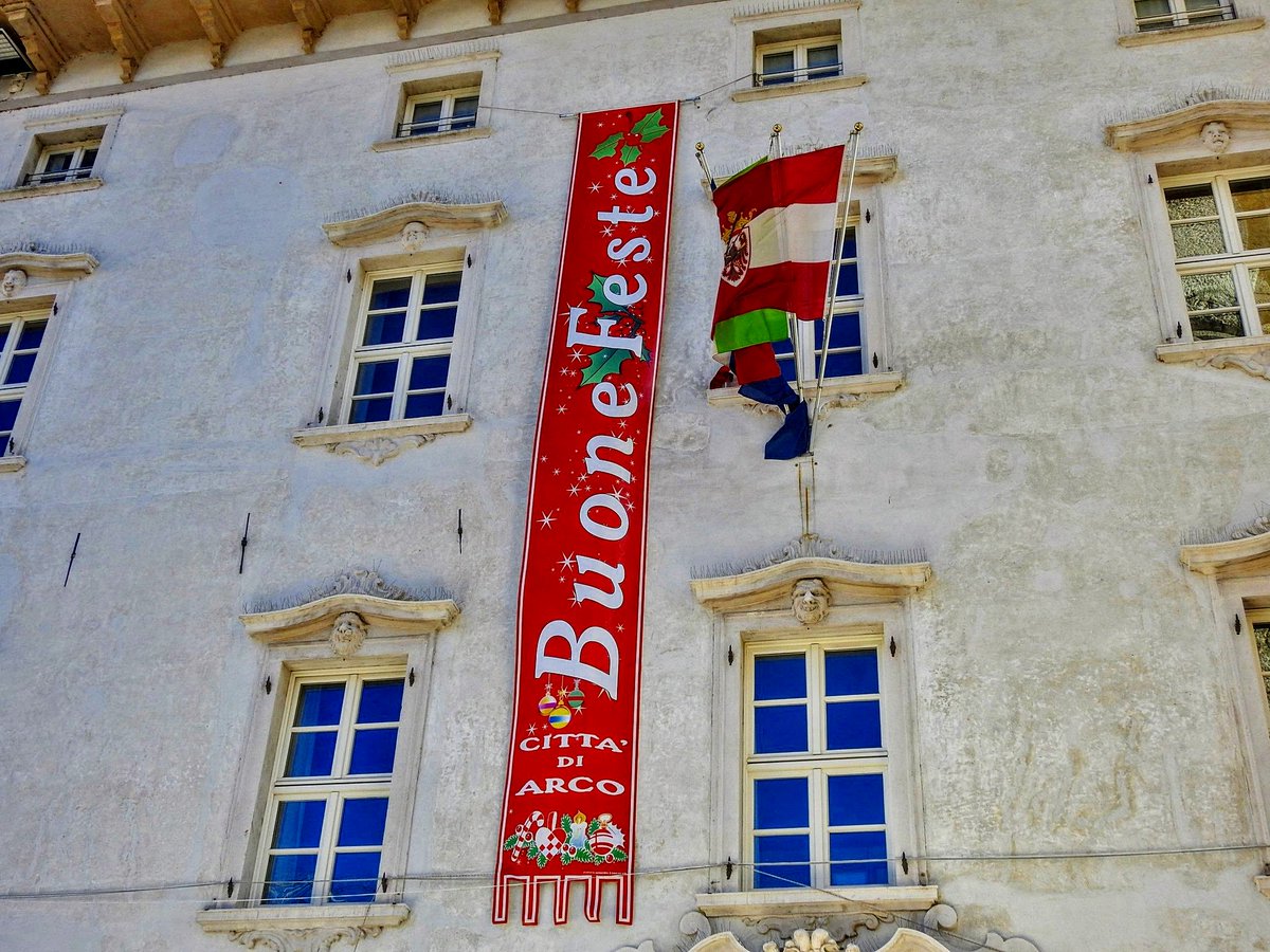 ViandantiMagici's tweet photo. Sabato 9 dicembre, prima di tornare a casa, abbiamo sostato ad #Arco, un delizioso #borgo non distante da Trento. Non credevamo fosse cosi stupefacente. Il #mercatino, il #castello, la caccia ai presepi.. ogni cosa è stata meravigliosa!
https://t.co/A5Bjdzug63 https://t.co/n0qr0IKnkm