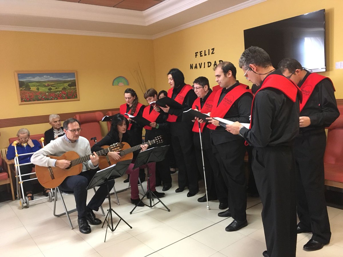 casagrande_la's tweet photo. Hoy el #coro de @casagrande_la ha actuado en la residencia #Vistasol de #Ávila https://t.co/LUYenc4wX2