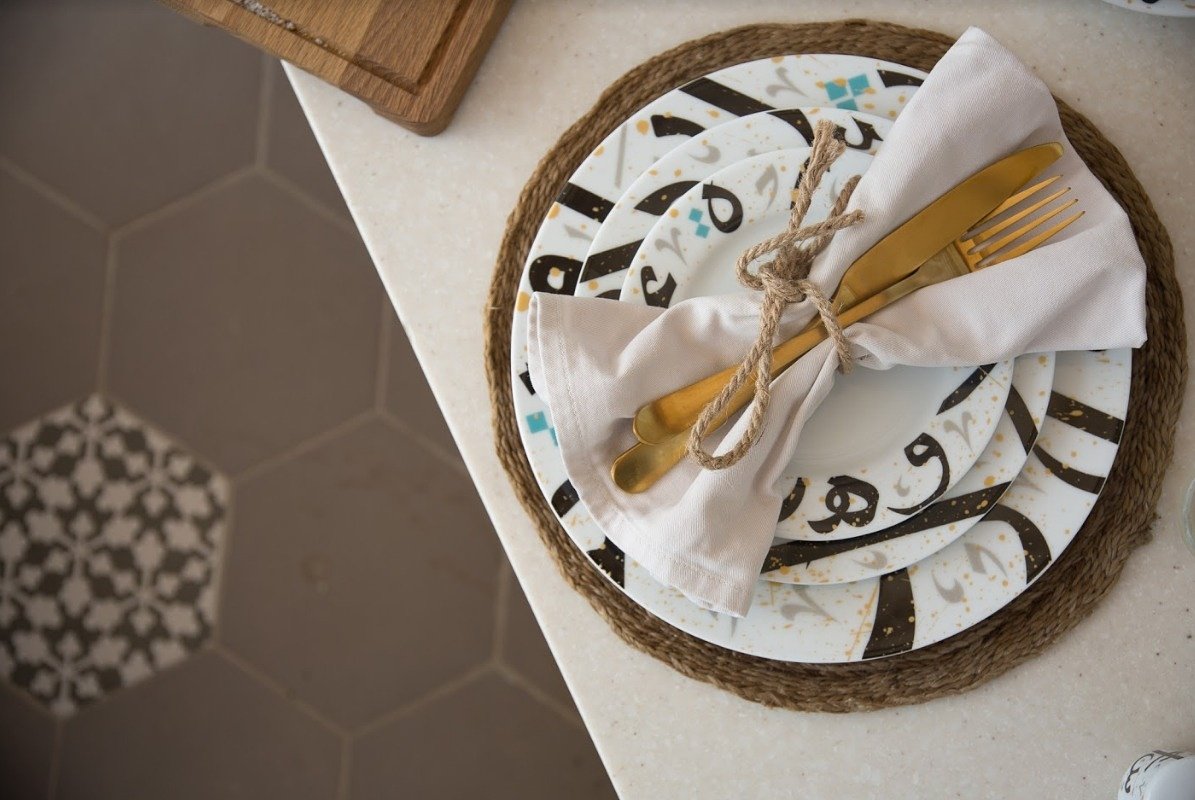 SilsalDH's tweet image. Give your festive tablescapes the Tarateesh touch.
#festive #festivetable #sale #discount #perfectgift #serveware #elegant #tableware  #homeinspiration #homeware #accessories #silsal #tableware #entertain #party #dinner #lunch #dubai #weshipworldwide #shopnow #silsaldesignhouse