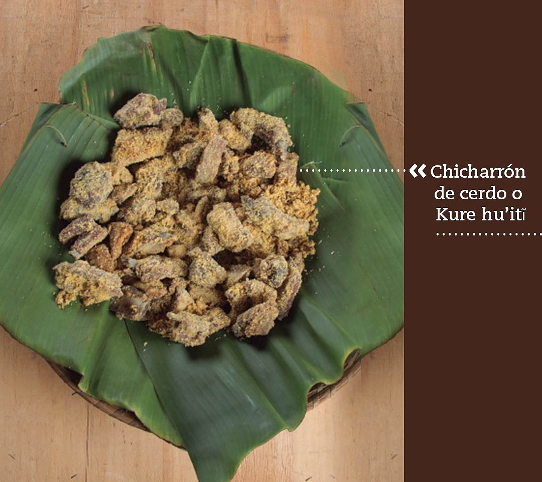 Se le llama chicharrón al residuo del tocino que se fríe para extraer la grasa. A este residuo se le agrega la harina de maíz tostada que, además de absorber la grasa, lo deja más liviano y gustoso. ¡Una receta típica hasta hoy! Aprendé a hacerla vos también con #Poytava