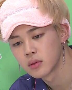 your_howfe's tweet photo. It was just a run episode w/ sleeping on it but why does it look like me everyday but Bangtan version...? Yall the wifi wasnt being a beach imhappy:>
#RunEP.31 https://t.co/YQzh6zlIla