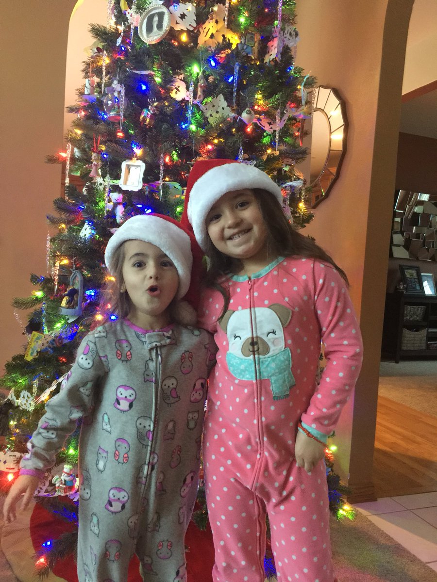 JenMcD09's tweet photo. @MissBin103 Dani went to a crafting party with friends.. Dani and lil sis also found some Santa hats to try on https://t.co/HapryKhTkt