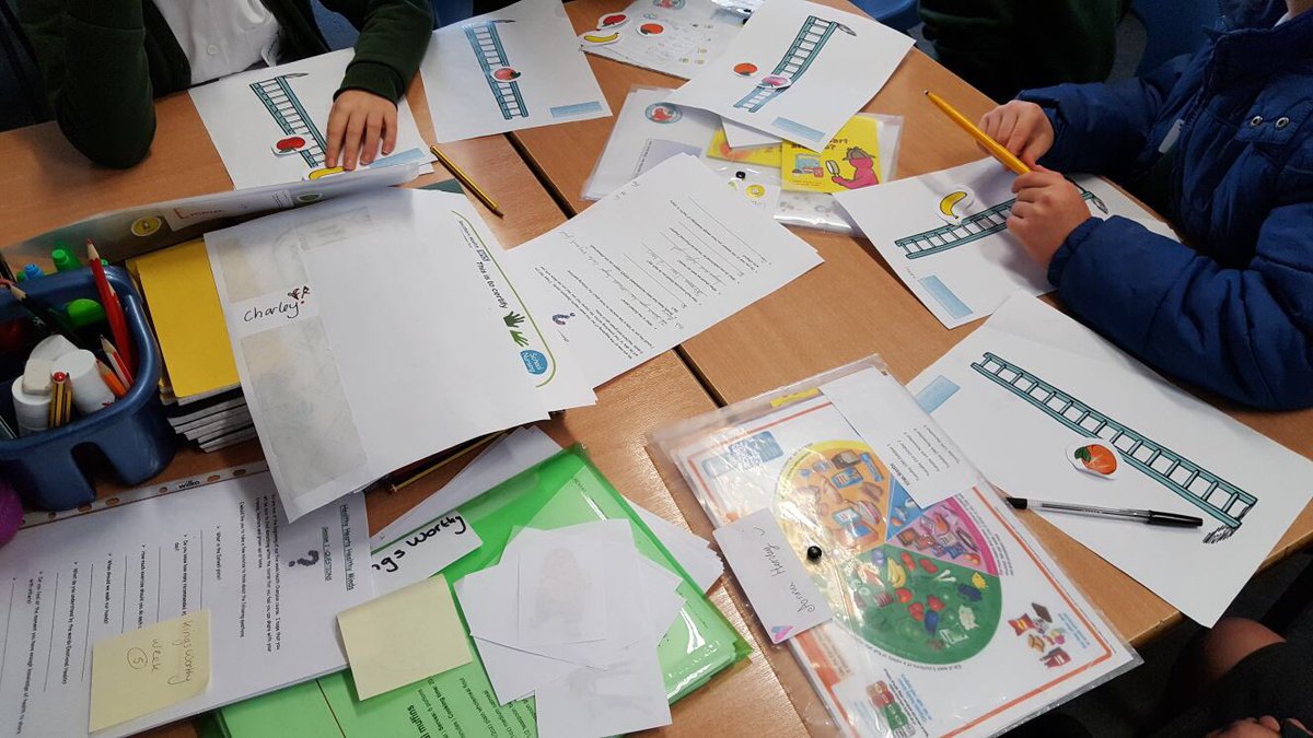 WSchoolNurse's tweet photo. Children at Kingsworthy Primary School health champion lunch club, reflecting on the knowledge gained over the last 5 weeks! Two more schools due to finish next week. What a great experience! Looking forward to a happy and healthy new year! #healthy❤️healthyminds https://t.co/BwtZKfttI2