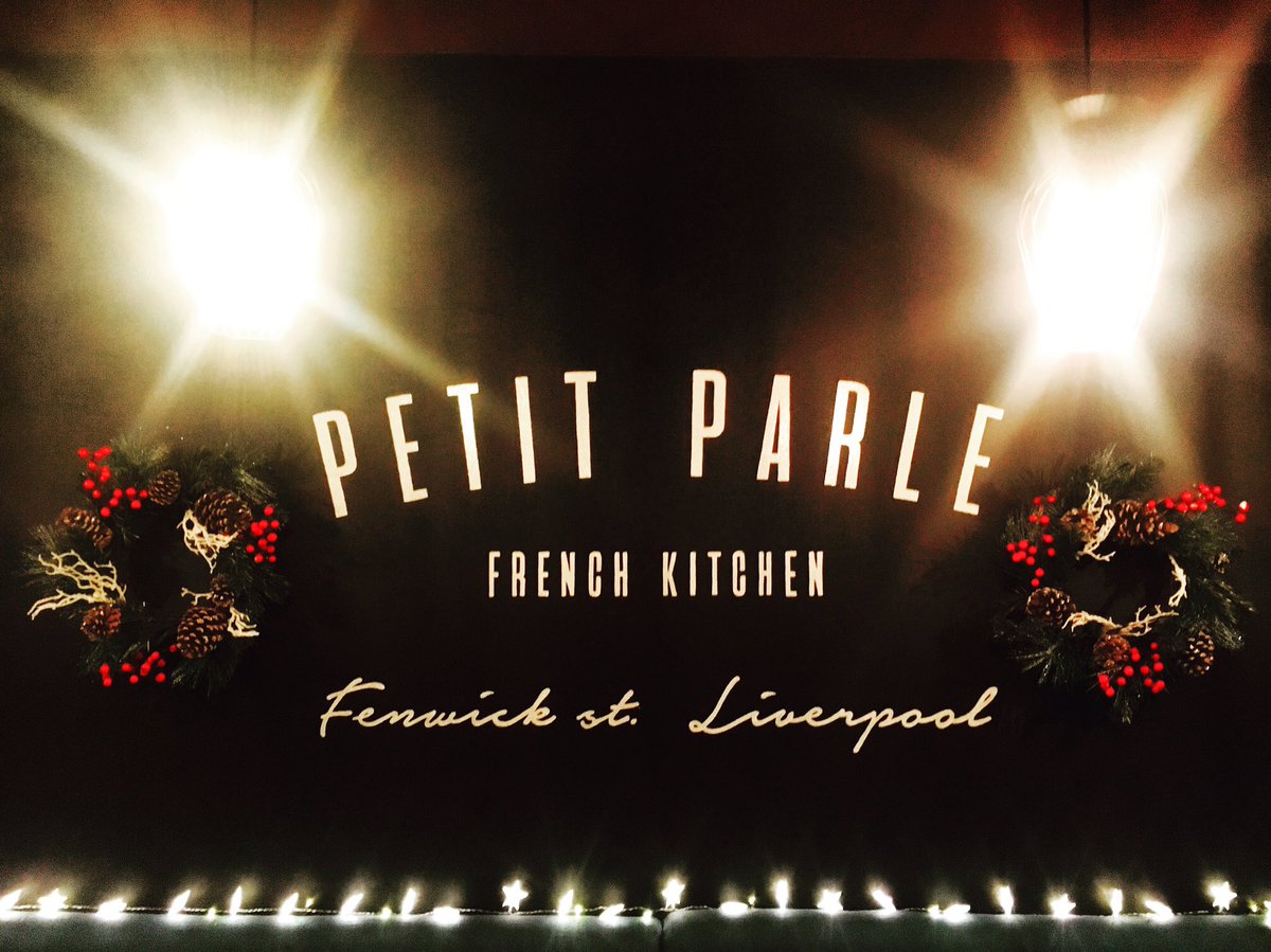 🎄Two's Company 🎄👫-👬-👭. A Petit present 🎁 to you. Grab a date or that favourite mate &amp; reserve a table for Wednesday evening. We have FANTASTIQUE deals on ALL our 🇫🇷 Wine &amp; Sparkling, amazing Festive cocktails at £5! 2 turtle doves &amp; 1 beautiful atmosphere 🍽🇫🇷.