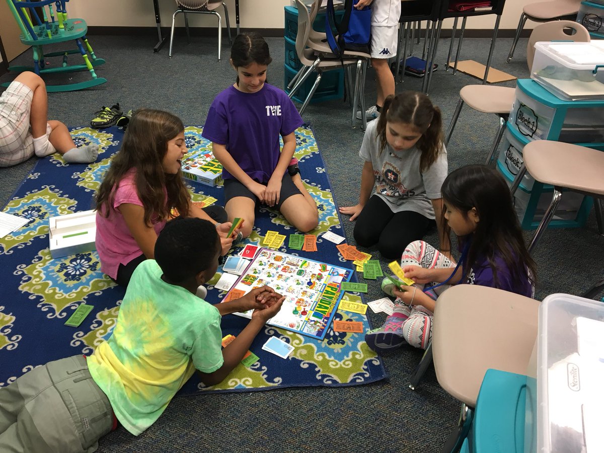 4th graders love starting the day off with morning stations! #twehowl <a href="/TWEHowl/">Tom Wilson Elementary</a>
