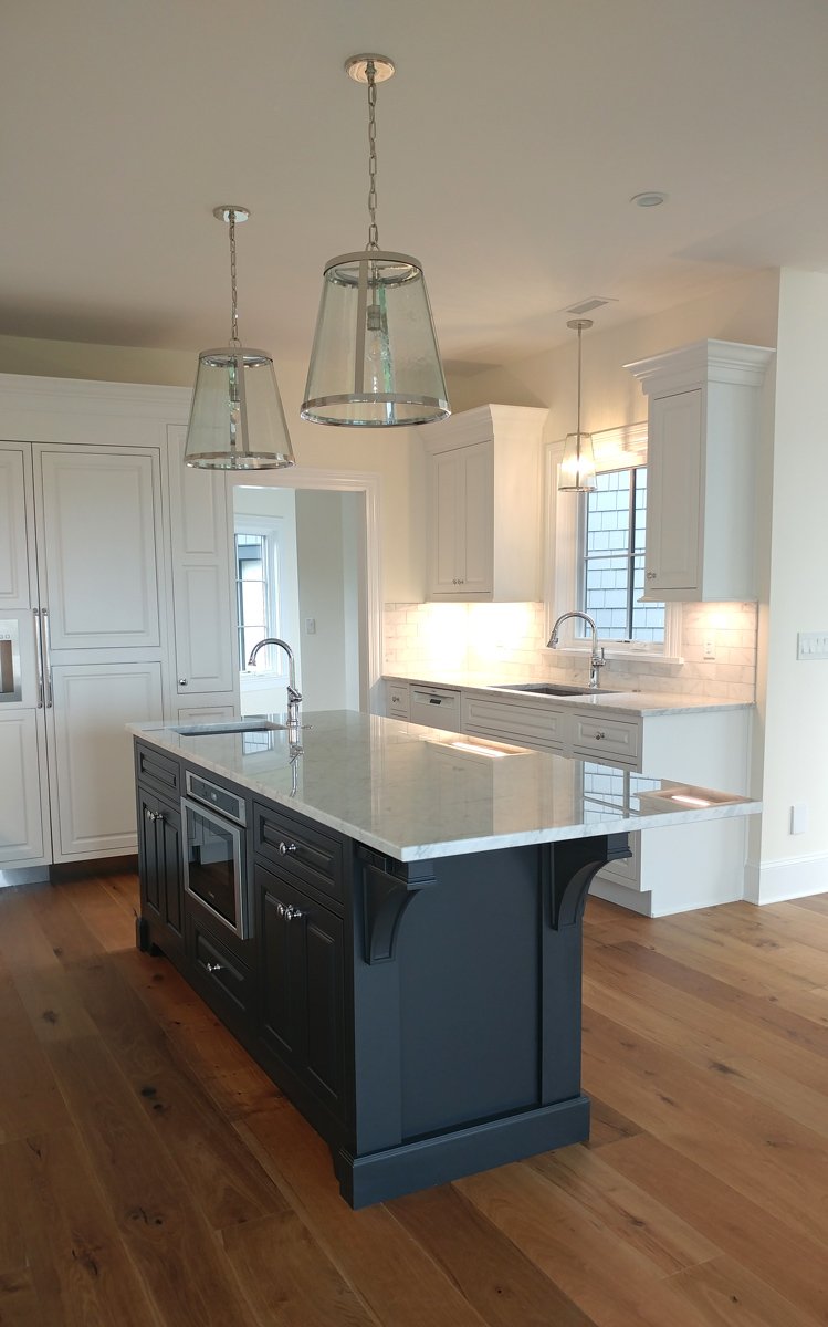 A kitchen remodel in Asheville, North Carolina was designed with StarMark Cabinetry’s Montico inset door style in Maple finished in White. #kitchen #remodel #starmarkcabinetry