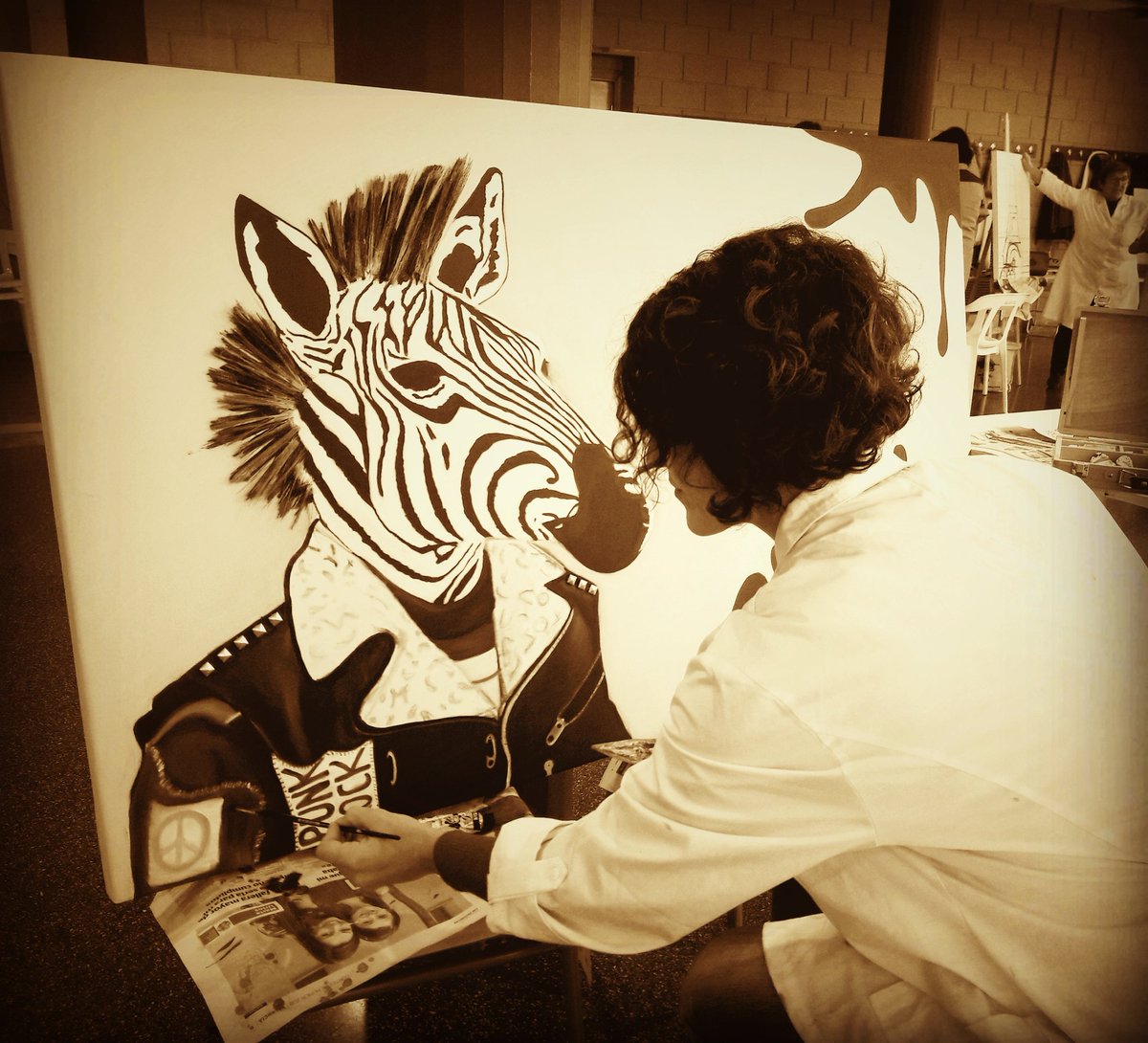 Claudia_Mt_C's tweet photo. Painting is one of the few activities in wich I can not take my mind to a place other than the present and I feel free 👩🎨❤
#iloveart #modernart #contemporaryart #punkart #punkanimal #oleopainting #makeartmakelove https://t.co/Or2NvQw2kM