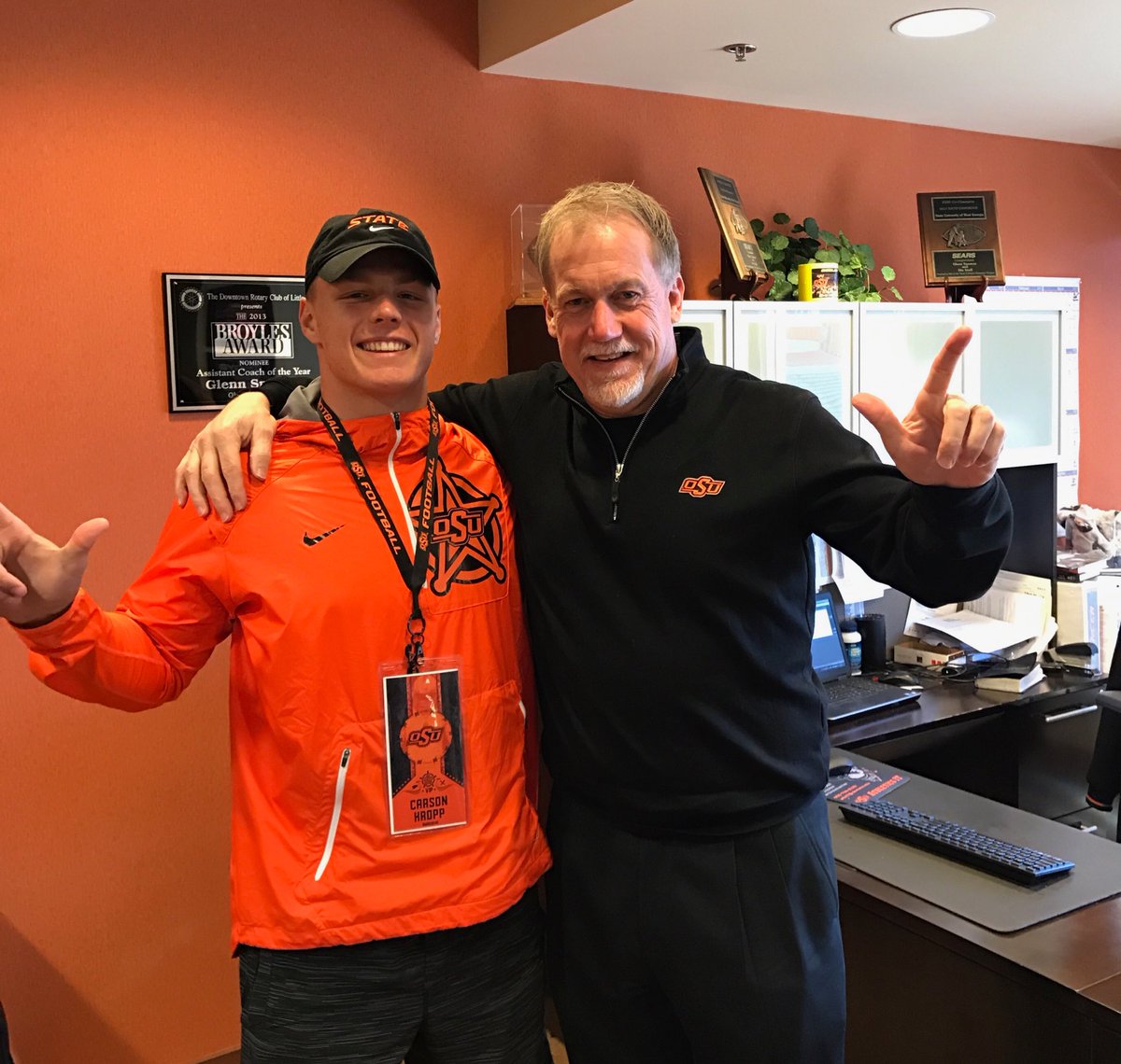 Dreams becoming a reality... I’m gonna be a Cowboy! 🍊#CowboyUp18 <a href="/Glenn_Spencer/">Glenn Spencer</a> <a href="/asexton20/">Andre Sexton</a> @MikeGroceOSU @CowboyFB_Elite