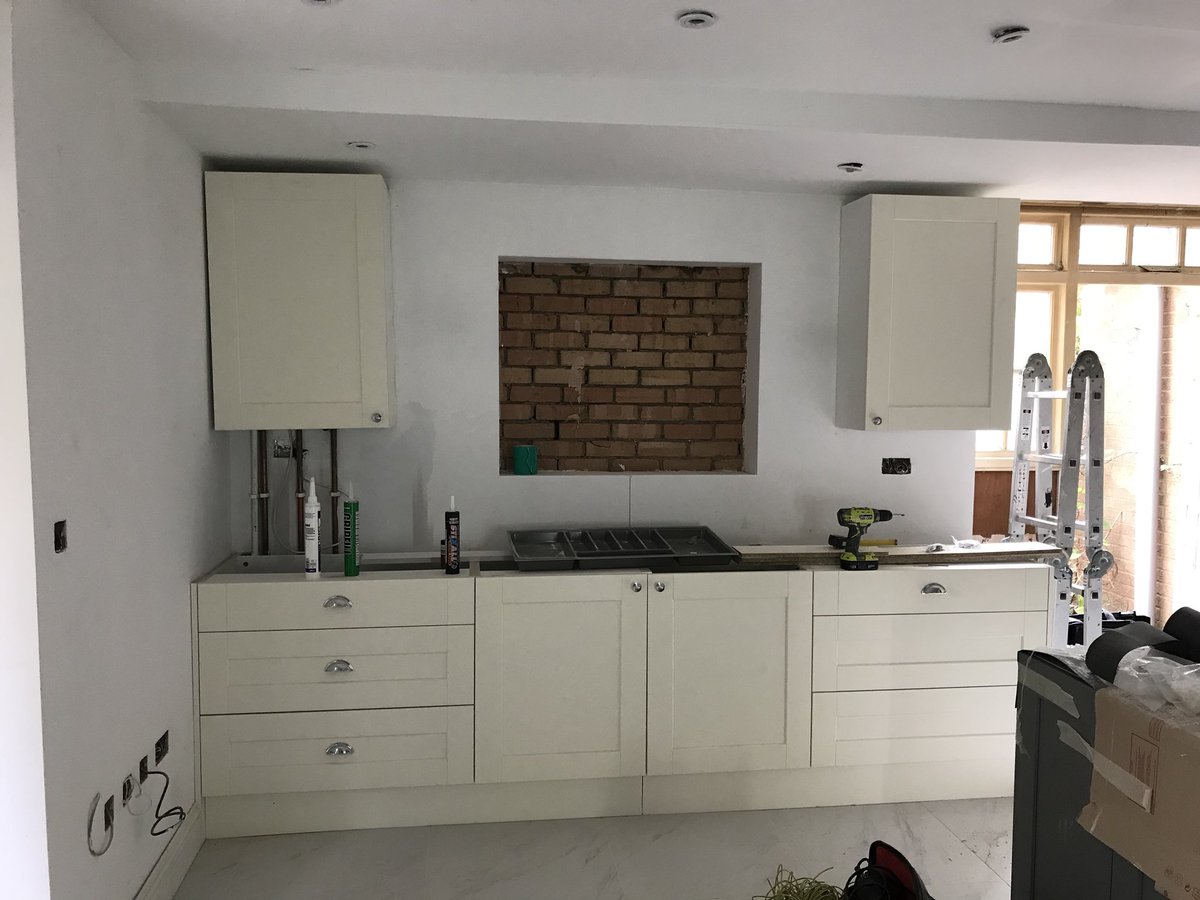 BusbysServices's tweet image. Starting to take shape ;) #BPS  #kitchenfit #decorating
