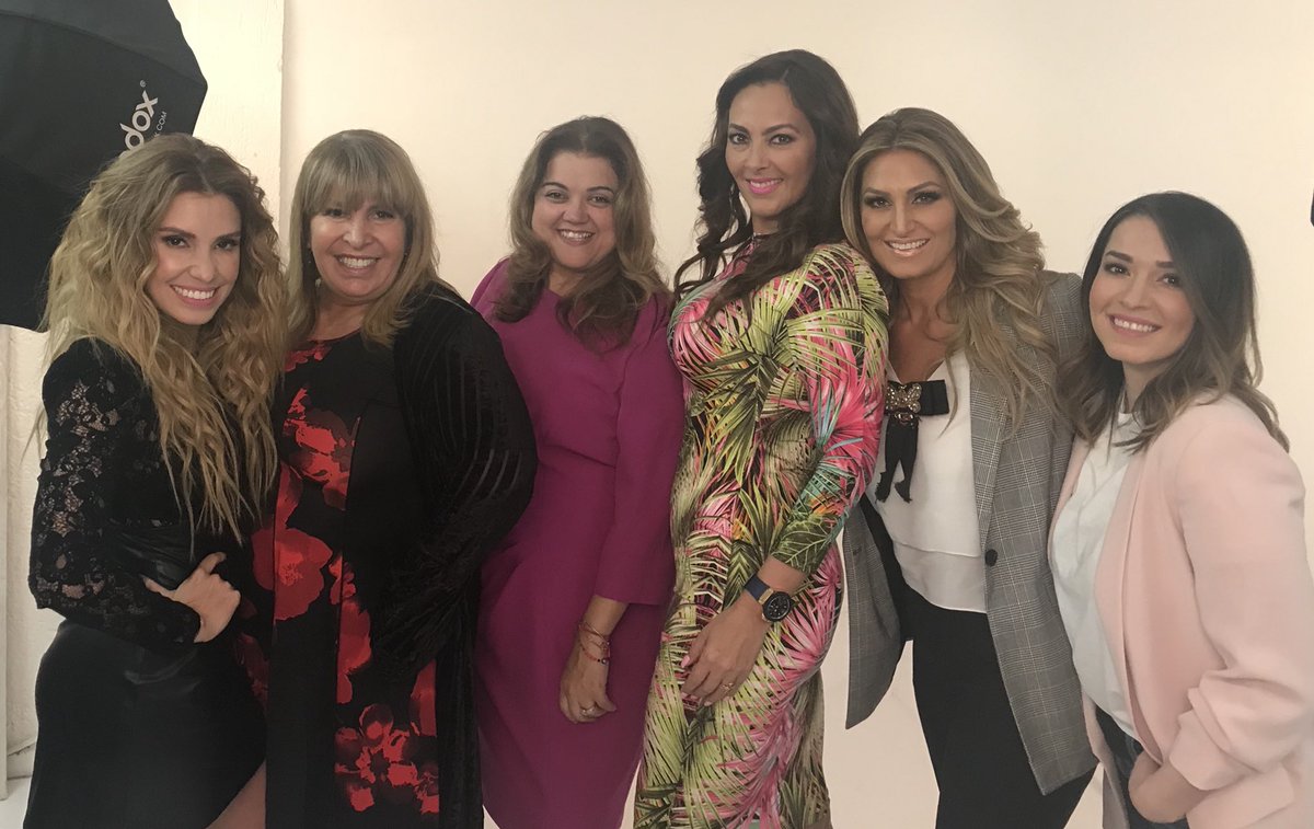 magdaproducer's tweet photo. 🎉 #ElClubdeEva @ssmester  @andyescalona  @anetteoficial  @vdelcastillotv @LAURAGII  @AlbertoCiurana  @Andy__Rodriguez https://t.co/6cKqgyNed2