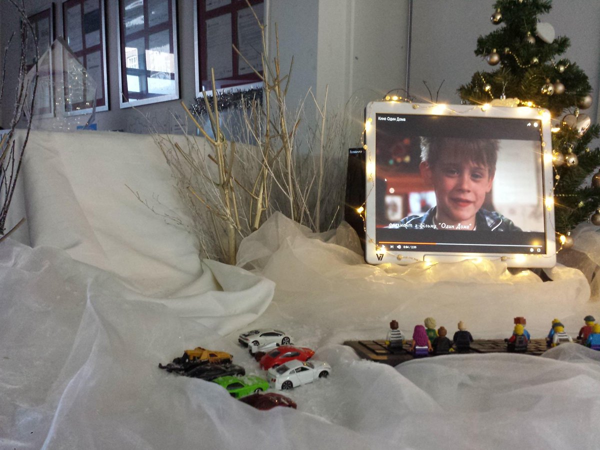 AtkinsonPage's tweet image. The festivities are in full flow at our Leeds Office! Take a look at our 'Decorate your Desk' competition and tell me which you think is the best....... #APpyChristmas #SantasComing #FoodManufacturing #Recruitment