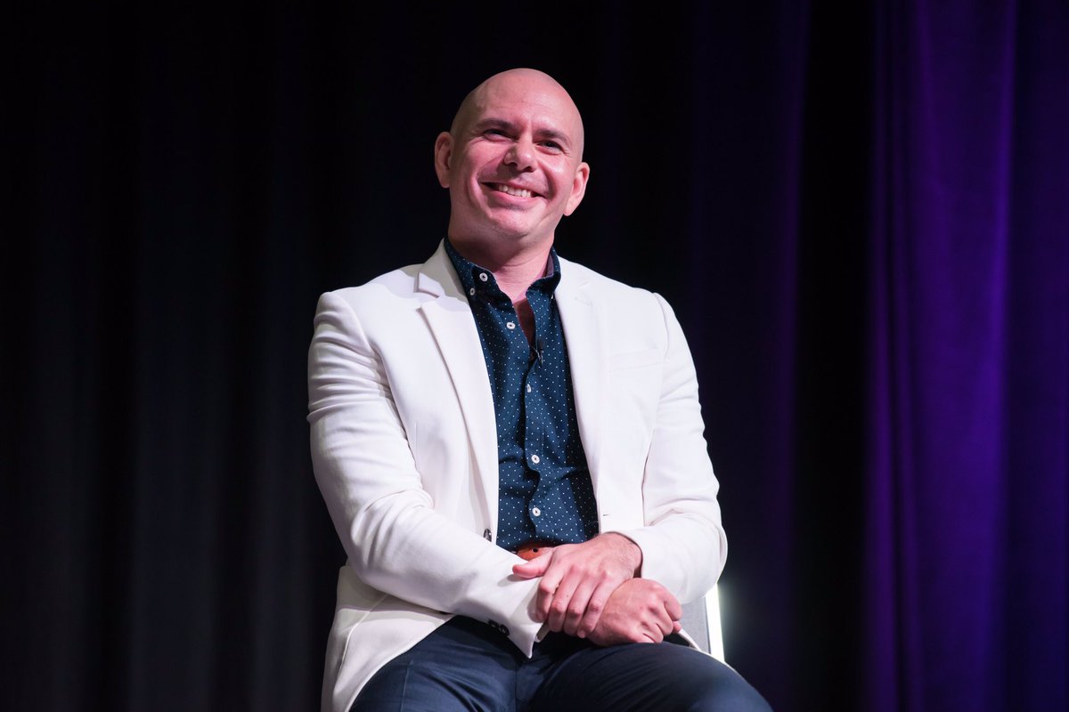Hani305_pitbull's tweet photo. More photos of @pitbull at #eMerge2017 earlier this year❤(6.12.17) https://t.co/3EeA9ZWtL6