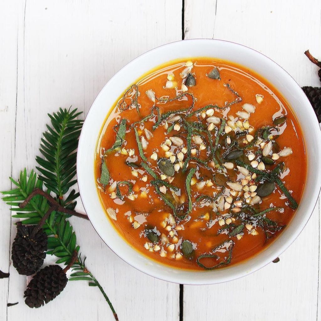 mapleandcouk's tweet photo. Baby it’s cold outside!❄️❄️❄️Thankfully we have our warming ginger and butternut squash soup to cosy up. 🍲 .
.
.
.
#mapleandkings #mymapleandco #warmingup #snowlondon #soup #vegan #vegetarian #glutenfree #eattherainbow #coldoutside https://t.co/wWAGEvXqFZ https://t.co/Hh2Vzvjk4x