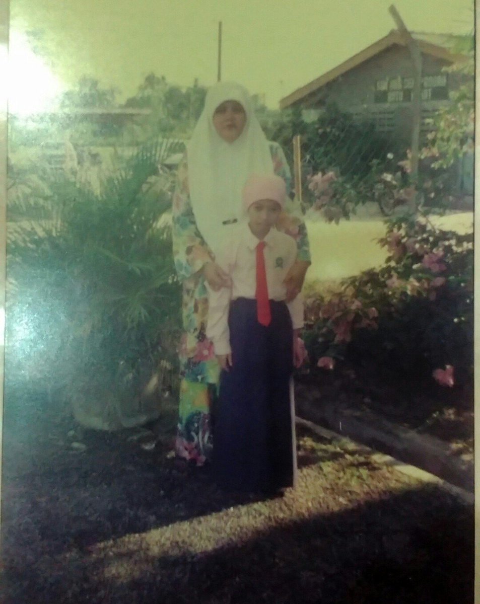 bucangg's tweet photo. Assalamualaikum W.B.T

Mohon jasa baik warga Twitter bantu aku gembirakan mak aku.
🙏🙏🙏🙏😭 https://t.co/lHkIncqh5n