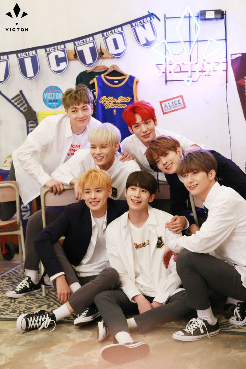 [#빅톤] 12월 13일, 오늘은 빅톤의 데뷔 400일입니다🎉
빅토니들이 400일 간 무럭무럭- 멋지게 성장할 수 있도록
항상 함께해주신 앨리스 여러분 정말 정말 감사합니다!
이대로 쭉-! 변함없이 빅토니들과 예쁜 추억을 만들어요💕

#VICTON #VICTON_HAPPY400DAY
#빅톤의_400일을_기억해