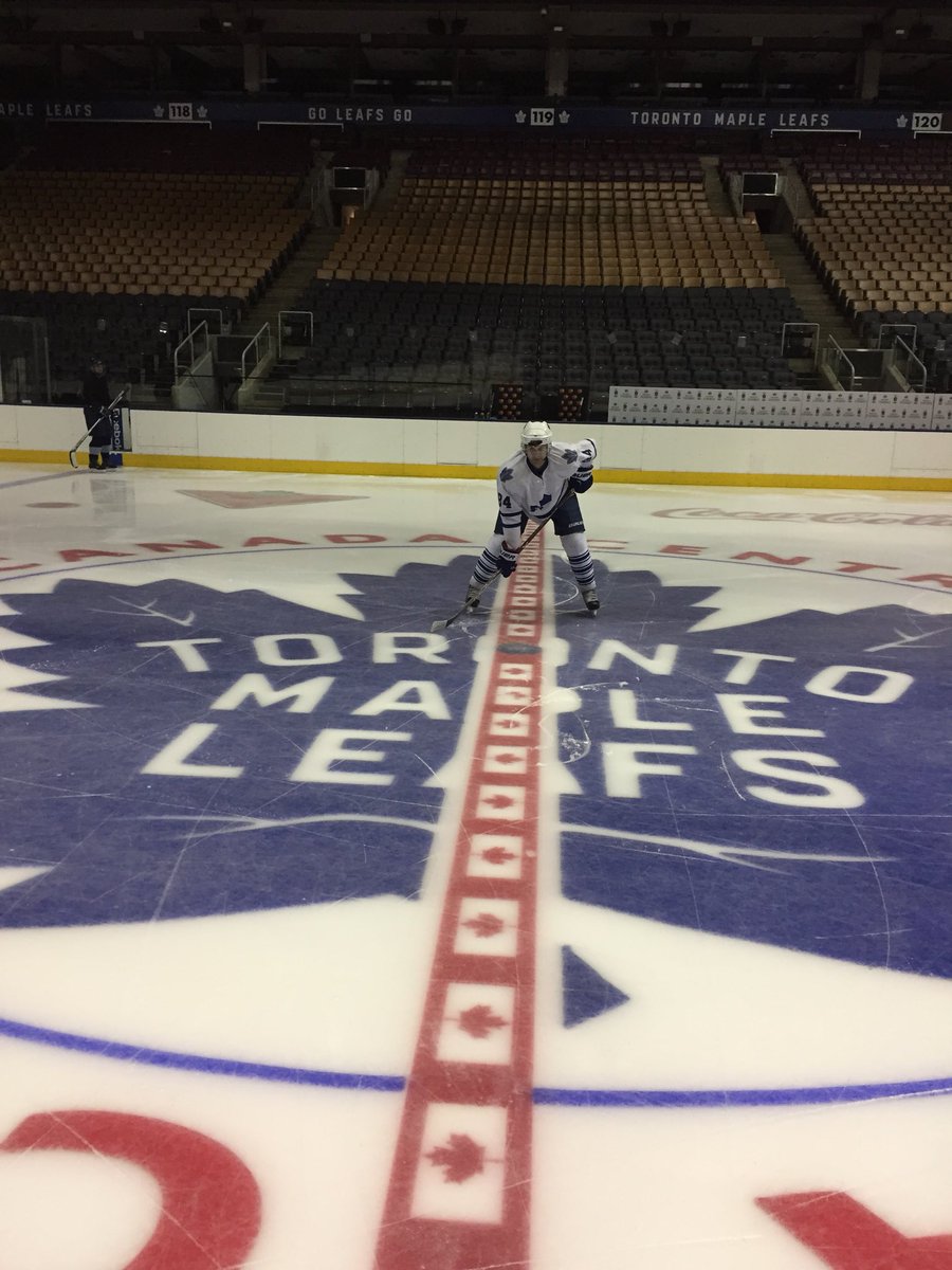 brian_game's tweet photo. @SportsExcelCorp I’m ready for another day of #12daysofnothing 🏒🔥🚨👍🏻 https://t.co/Yq1TgNWJOA
