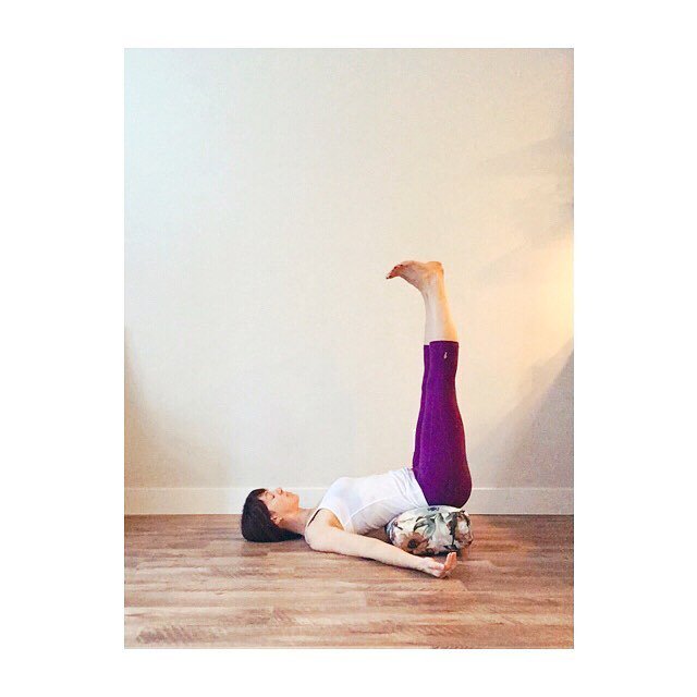 Feet Up :: Today in my mini yoga series for joint safety we’ll talk about another longtime favorite of mine: (Floating) Legs Up The Wall, or Viparita Karani 3/4.
.

Legs Up The Wall can be difficult to get into at the best of times. I compare it to somet… ift.tt/2l8yvc1