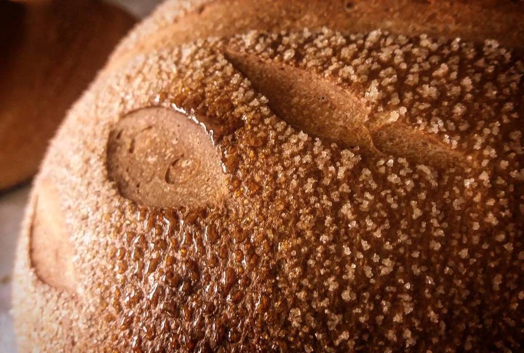 PochoVE's tweet photo. Corteza del #PanDulce artesanal de fermentación natural #somosartesanos en @bistrobakery https://t.co/oNJvpDzhAk https://t.co/GE6UhhAyK7