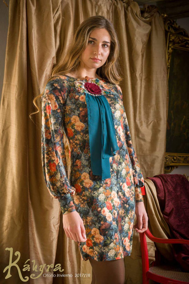 kahyra_moda's tweet photo. Vestido estampado de Káhyra. Es un vestido corto de manga larga abullonada. Lleva un aplique de flores de lana en el frontal.

Precios y tallas en: https://t.co/vrGIZoNAlC https://t.co/9aE27tvKZw