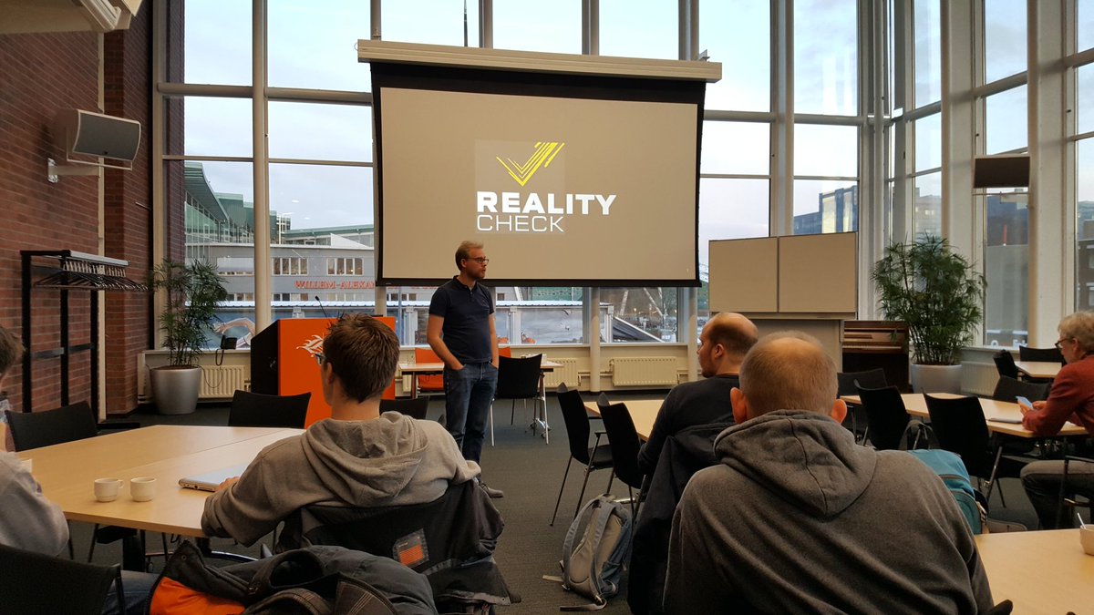 broosting's tweet image. Met mede @Hanze_HA student @Mark_Lanting aanwezig bij Reality check. Netwerkbijeenkomst van @hanze over laatste stand van zaken Augmented en Virtual Reality
