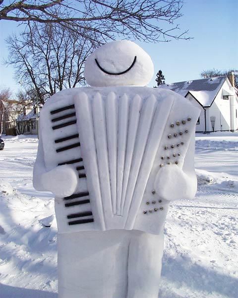 How cute is this Squeezebox Snowman?! (Applause to the clever minds and hands that made him!) #accordionlife #music #SnowMan