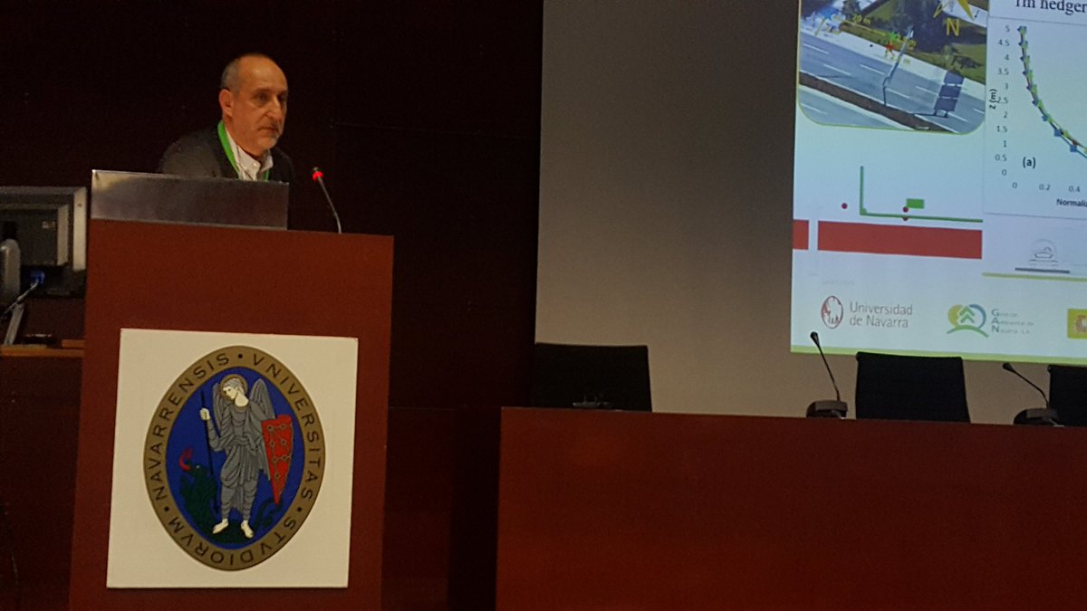 LifeRespira's tweet photo. #FernandoMartín de @CIEMAT_Moncloa #liferespira explica los modelos de alta resolución para evaluar la #CalidadDelAire #seminariofinal https://t.co/JBfwzs2rh9