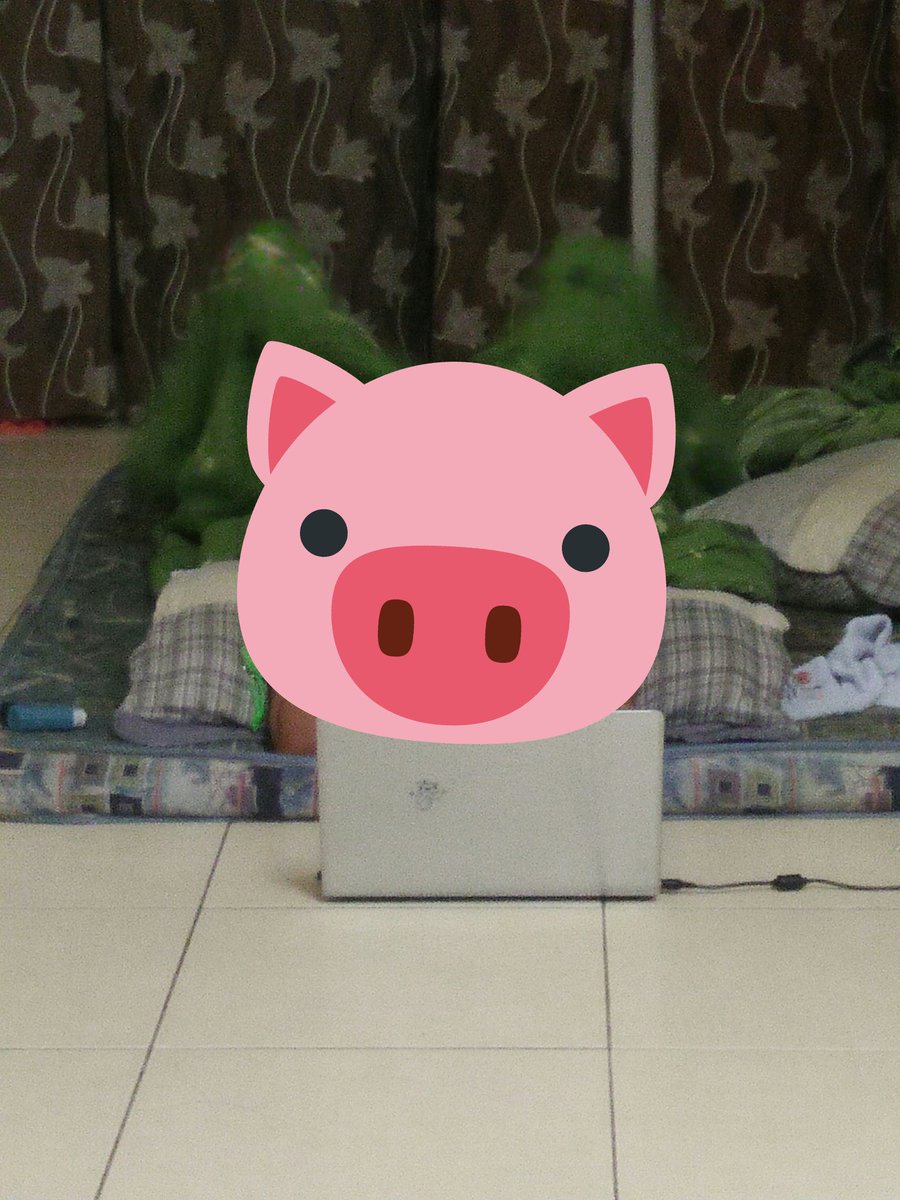 baejinetizen's tweet photo. Andddd I couldn't be able to do a refund right now because there's a satan (read: my sister) is using my laptop to complete her freelance designs with that ubat semput beside her. 😒 https://t.co/YfvmPuTJUs