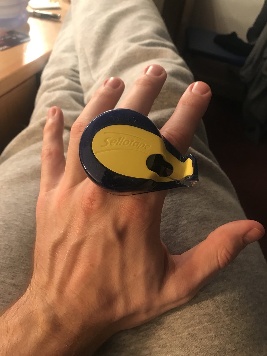 OGormanRyan's tweet image. I 💕 Christmas but hate wrapping presents. 
But this this little fella is an absolute game changer. 
#sellotape
#stickyring
#13daysleft