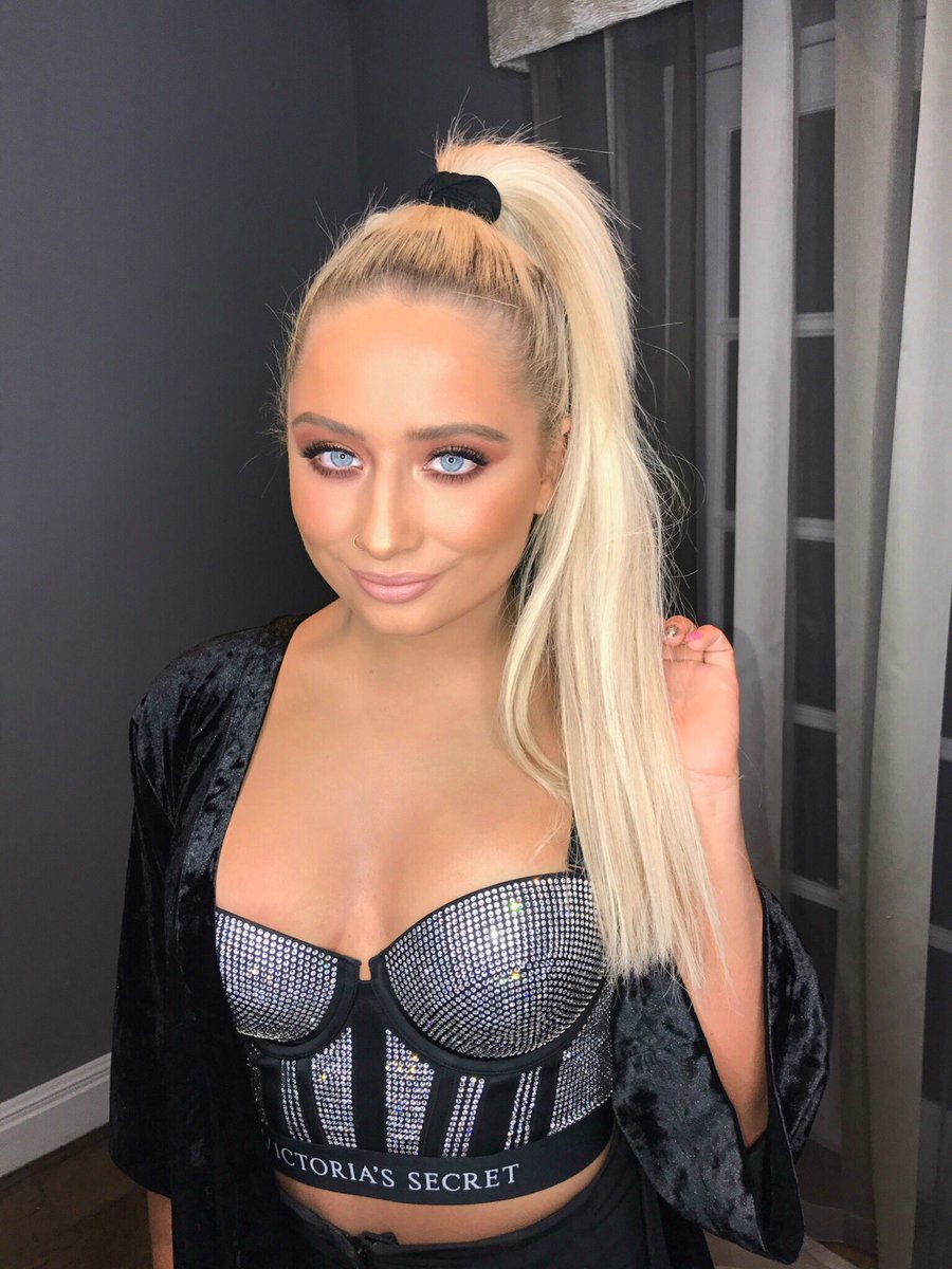 SaffronBarker's tweet photo. All dressed and ready for #TheLastJedi ✨ https://t.co/JhCWE4VhwL