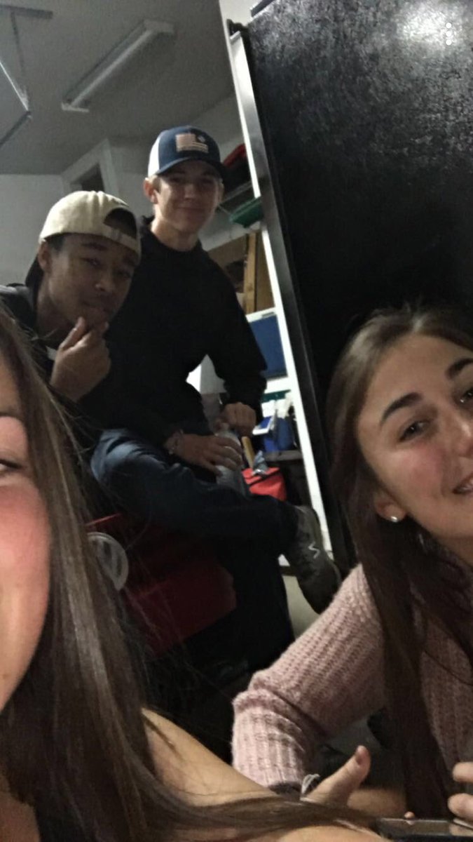 Anna_Chamb's tweet photo. happy birthday @stylesmartin1 !!! hope it’s been super fun https://t.co/c4RHv82plE