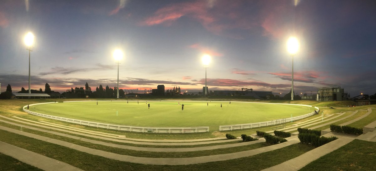 Bay oval looking a picture under lights! #mount @ndcaknights