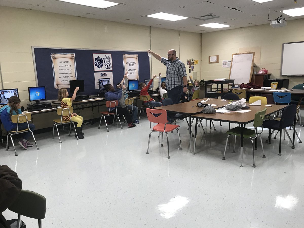 FSExploratorium's tweet photo. Simpson students learning how to make rockets. #supersimpson https://t.co/SHZiQGJmrt