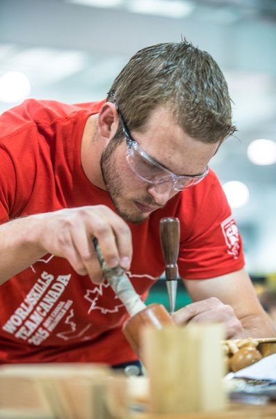 Skills_Canada's tweet image. #didyouknow? Men with an apprenticeship certificate had faster growth in earnings from 2005 to 2015 than men at other levels of education: @StatCan_eng  #2016census #dyk