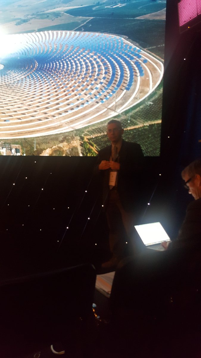 MovEuropeo_IT's tweet photo. Il 12 dicembre il nostro vice presidente Fabio Masini ha presentato i risultati del progetto Ladder alla platea del World Efficiency Summit di Parigi. Ecco alcune foto! @ALDAeurope #LADDERproject https://t.co/QMgUvZAN3u