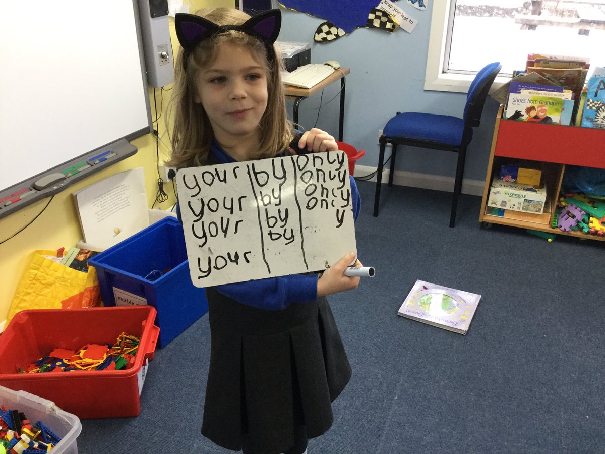 BanDevPS's tweet photo. Fun active literacy activities today in P1/2/3 helping us to learn our spelling words. #snowywords #whiteboards #P3challenge πβοΈβοΈβοΈ https://t.co/cFhKdd2oH8