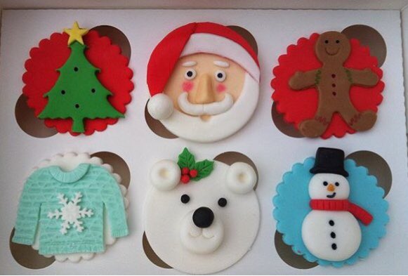 LetEmEatCakeLIV's tweet photo. Hi #CupcakeHour how’s everyone tonight - been a busy start to the week make my #christmascupcakes 🎅🎄 ☃️ xxx https://t.co/DhefVzf9Ex