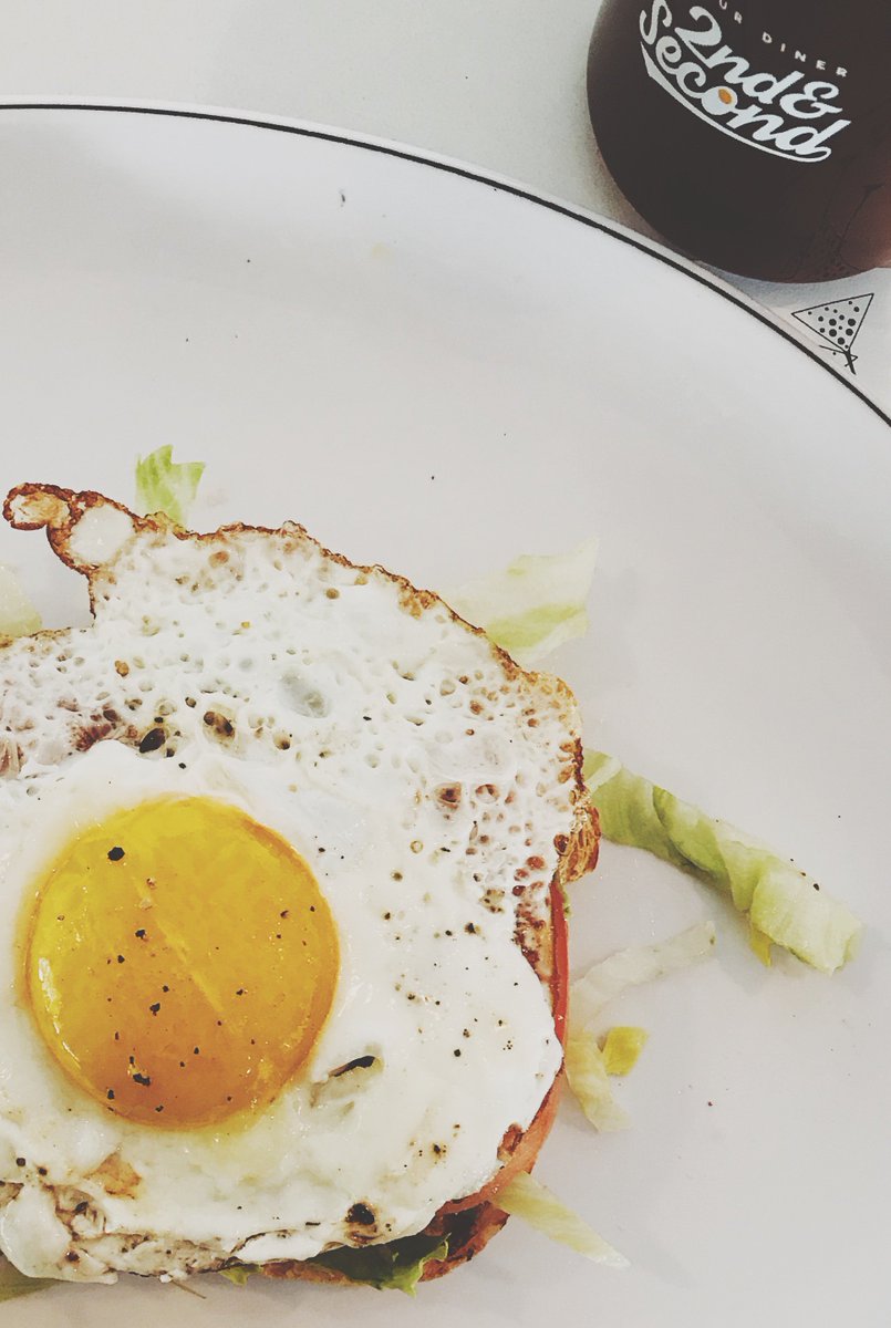 StPeteFL's tweet photo. Calling all night owls + early risers: downtown #StPete's only 24-7 diner is now open for biz! Welcome to the 'burg, @2ndNSecond. #SunShinesHere https://t.co/qaAp7pEBLZ