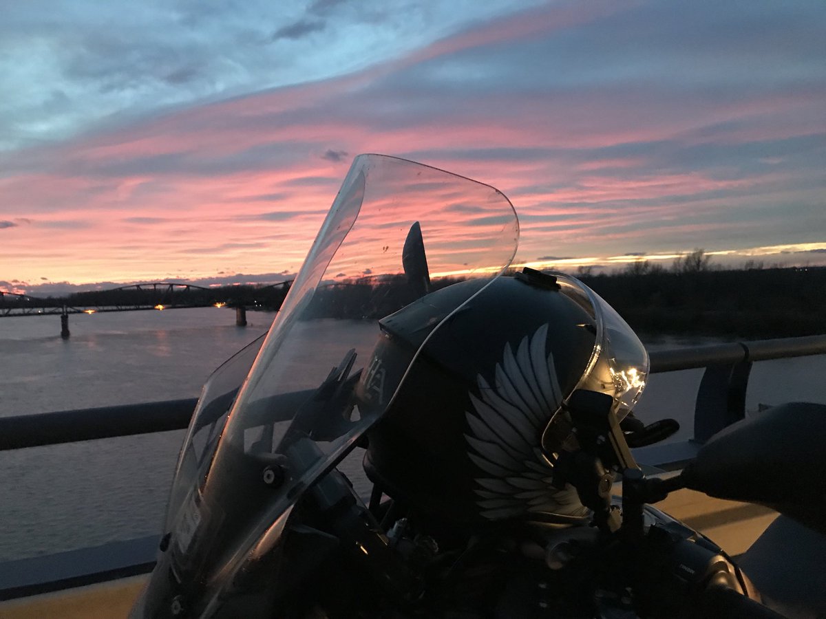 andromed_x's tweet photo. internal combustion sunset pink #namethatcolor https://t.co/03mfFy0XQq