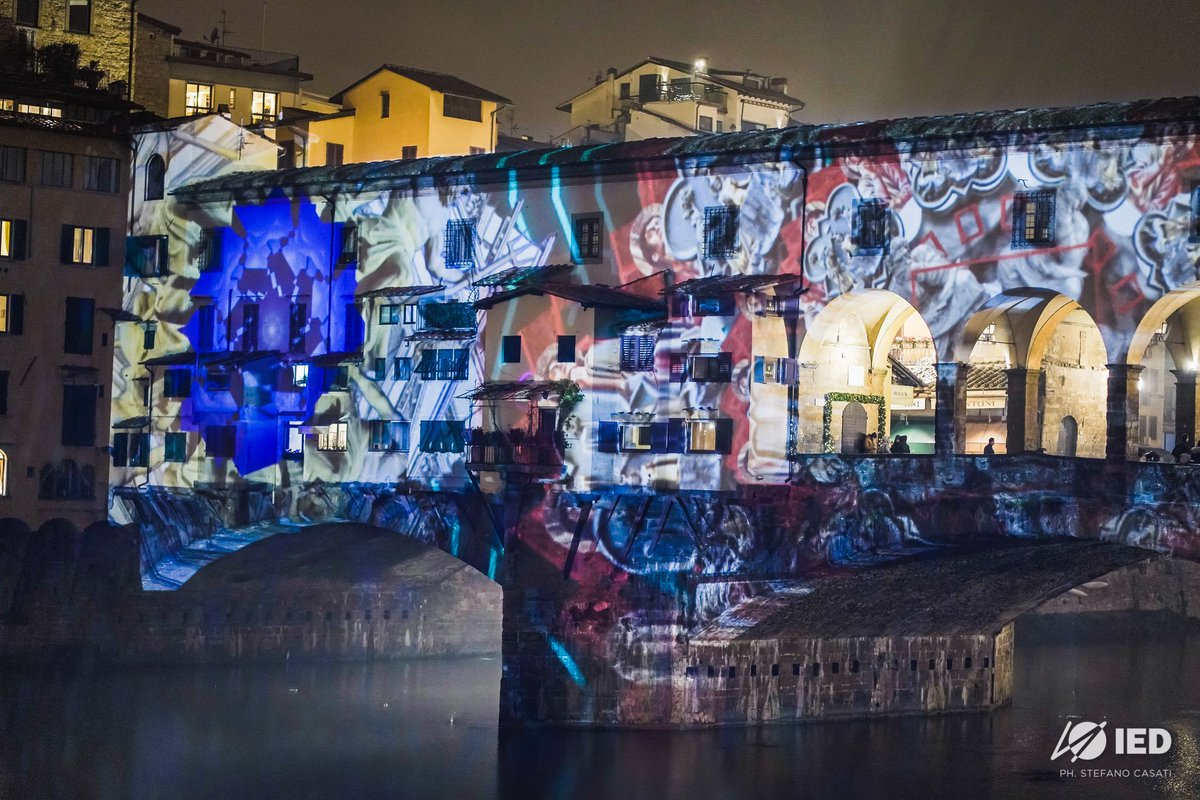 PPANthebrief's tweet photo. Fino al 7 gennaio saranno 15 i luoghi di #Firenze che si trasformeranno grazie a giochi di luce e installazioni. Fra le tante proposte, una delle più interessanti è rappresentata dal #videomapping realizzato dallo #IED su #PonteVecchio #FLightFestival https://t.co/nR7tbuqP7v https://t.co/sWZSbToosB