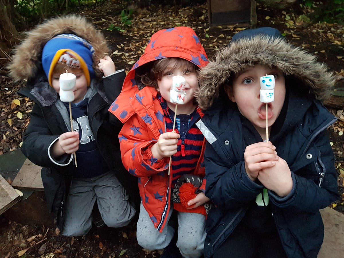 GreenTimeFS's tweet photo. Making marshmallow snowmen &amp; toasting them on the fire! @ursulineprimary https://t.co/e0XcKpv6GF