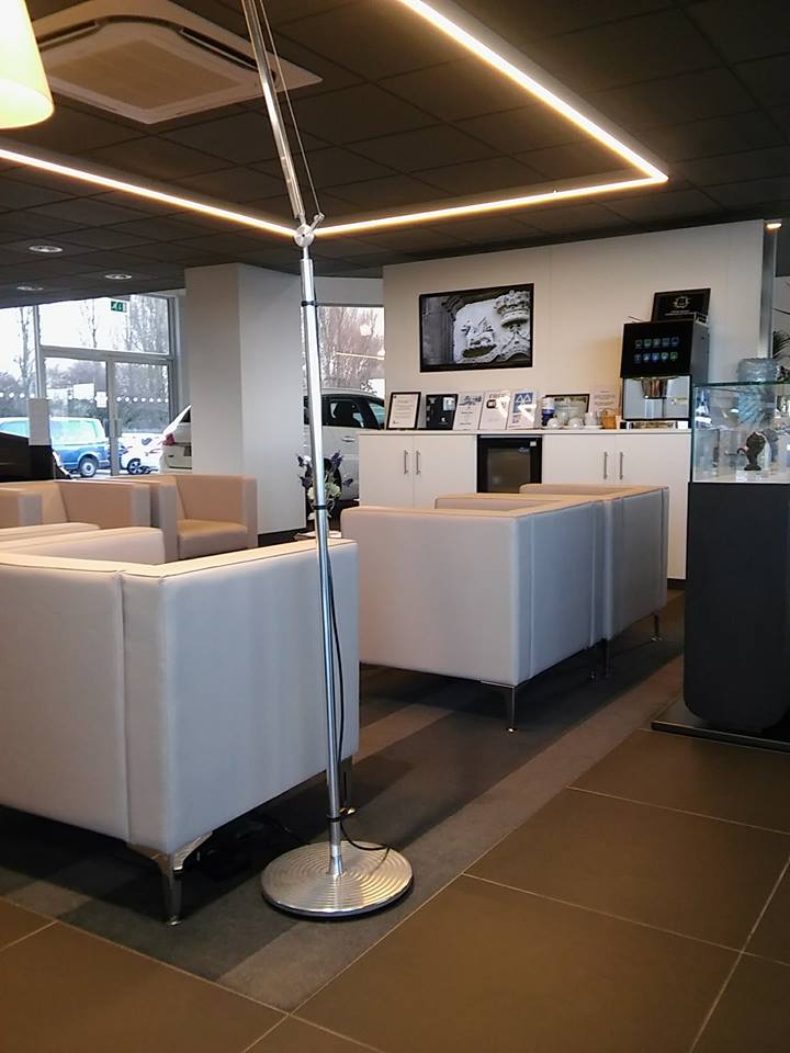HowardsPeugeot's tweet photo. We are loving our warm showroom and Christmas tree! #howards #Peugeot #warm #westonsupermare #Christmas #cars #showroom #testdrives #quality #experience #greatservice #welcome #friendlyteam https://t.co/jdaagsRVI8