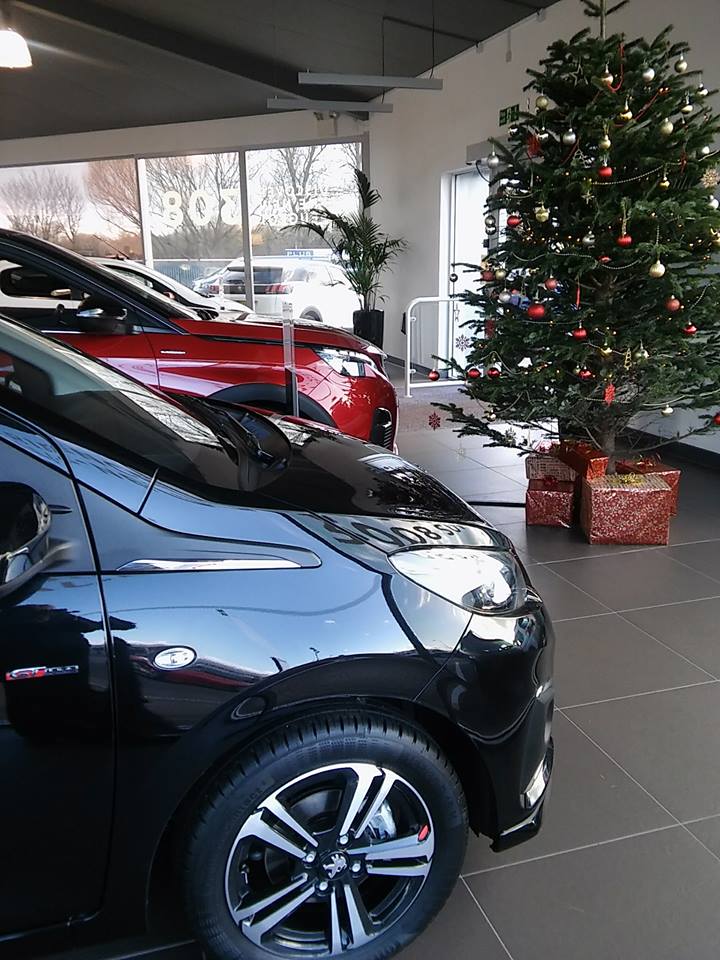 HowardsPeugeot's tweet photo. We are loving our warm showroom and Christmas tree! #howards #Peugeot #warm #westonsupermare #Christmas #cars #showroom #testdrives #quality #experience #greatservice #welcome #friendlyteam https://t.co/jdaagsRVI8