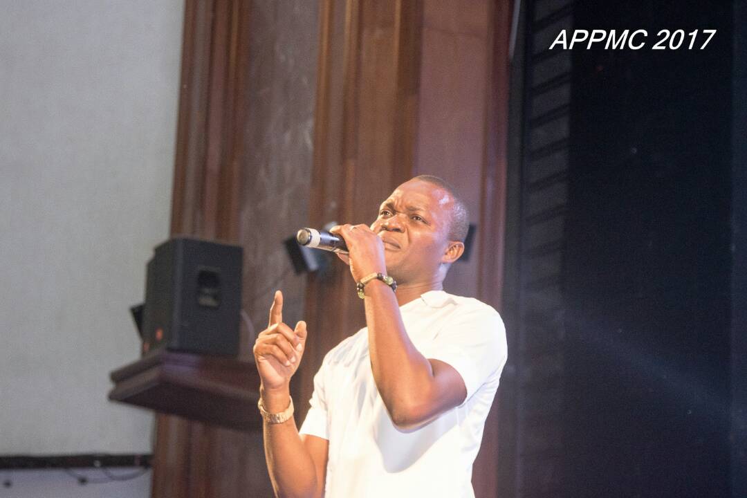 qhris_events's tweet photo. The holy spirit through Eugene Zuta ministered spirit-filled tunes at the event. 

#appmc2017 
#Ayebundayaaa 
#SupportedbyQhrisEvents https://t.co/KihwLiScMF