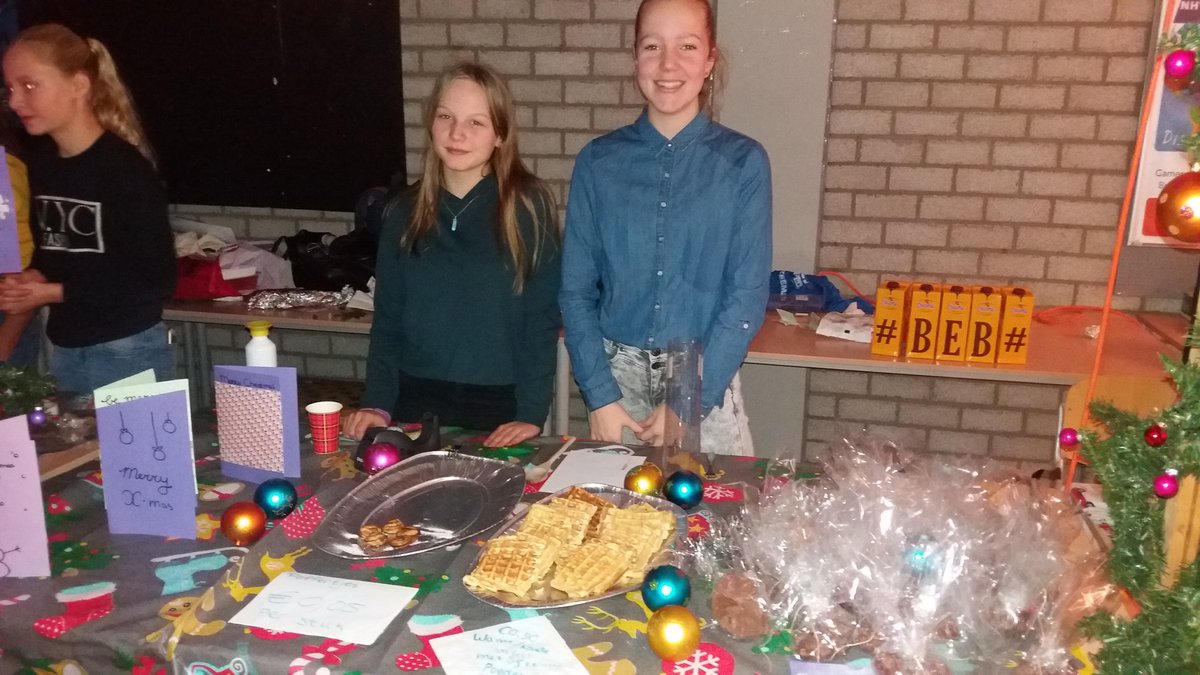 cri_ursula's tweet photo. Weihnachtsmarkt war super! Trots op onze leerlingen! En op onszelf 😊🎄 https://t.co/o17W9GIGhG