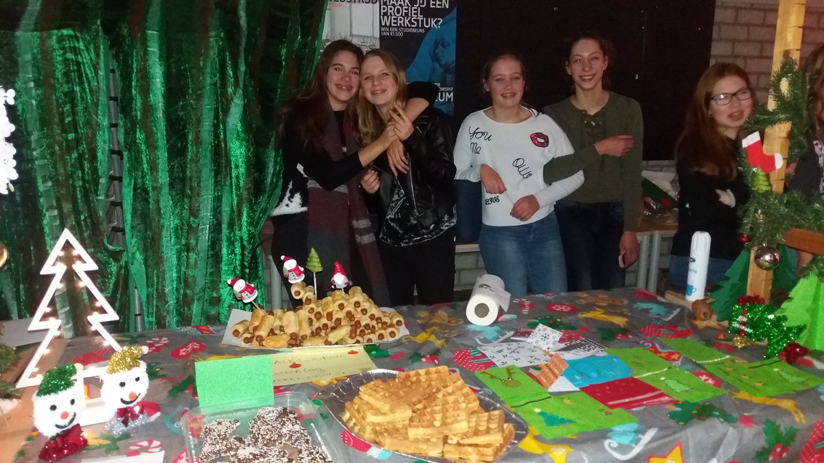 cri_ursula's tweet photo. Weihnachtsmarkt war super! Trots op onze leerlingen! En op onszelf 😊🎄 https://t.co/o17W9GIGhG