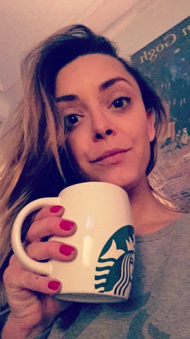 Ouiiiiiii 15 minutes de pause! #cafe #selfie #parismemenelaviedure https://t.co/RZT9R9p4XC<a href="/tag/cafe"class="tags">#cafe</a><a href="/tag/selfie"class="tags">#selfie</a><a href="/tag/parismemenelaviedure"class="tags">#parismemenelaviedure</a>