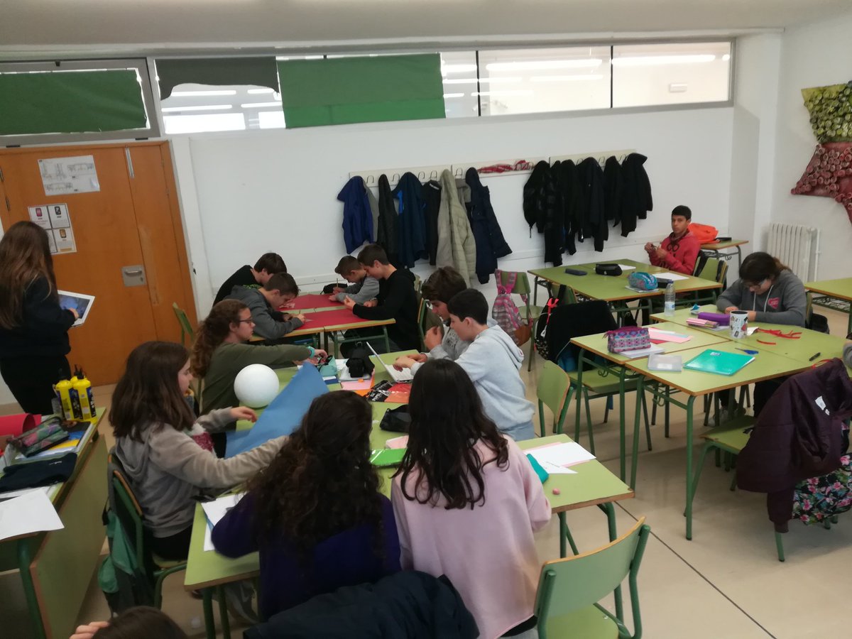 IBinissalem's tweet photo. Performance, virus 3D, cartells divulgatius, construcció de cubs... Tot això i més, a càrrec de les alumnes i els alumnes de 2n d'ESO, a la "Diada MIR", dia 17 de desembre a l'IES Binissalem, a partir de les 10! No us la podeu perdre!!! https://t.co/5SfRWW0vwE