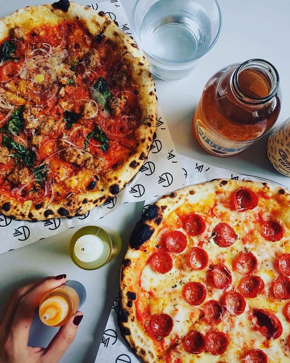 fredimagazine's tweet photo. Pizza for lunch at General Assembly Pizza. 🍕 General Assembly 

📸 Anna Suki Poon 

#Pizza #Foodie #Toronto #TorontoRestaurants #TipTuesday #SnowDay #FoodPorn #Nom https://t.co/2y2URO0OmH